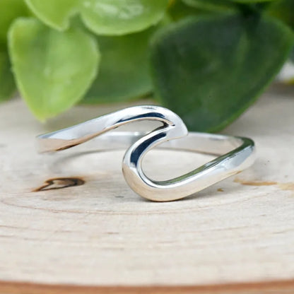 Tutaru - Women's Stainless Simple Steel Wave Ring