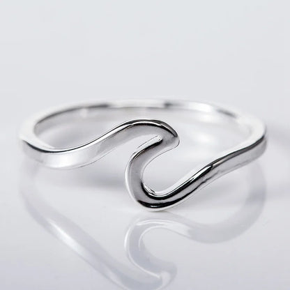 Tutaru - Women's Stainless Simple Steel Wave Ring