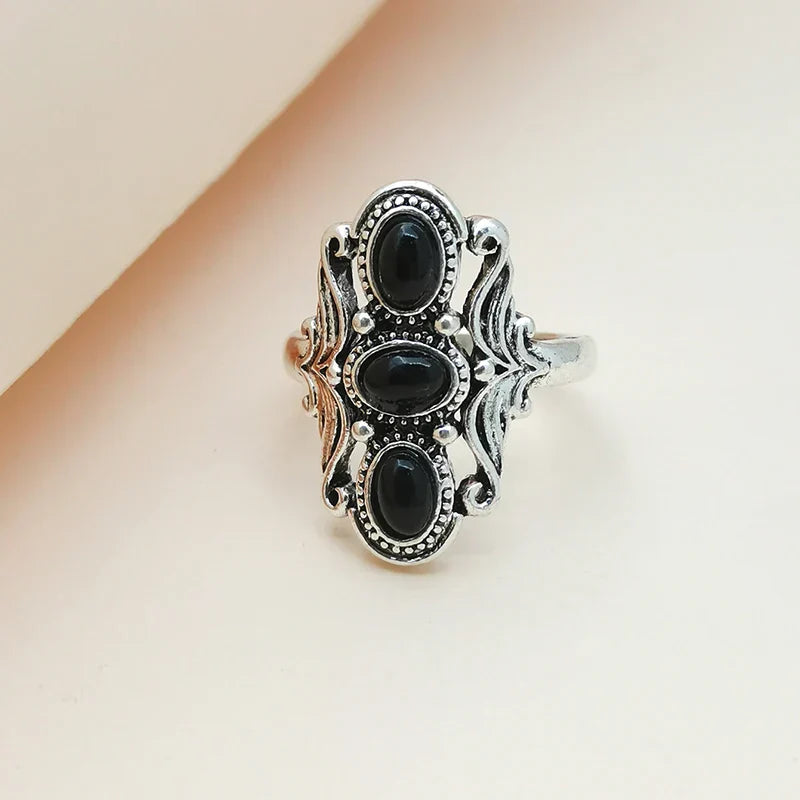 Tutaru - Women's Black Gemstone Simple Ring