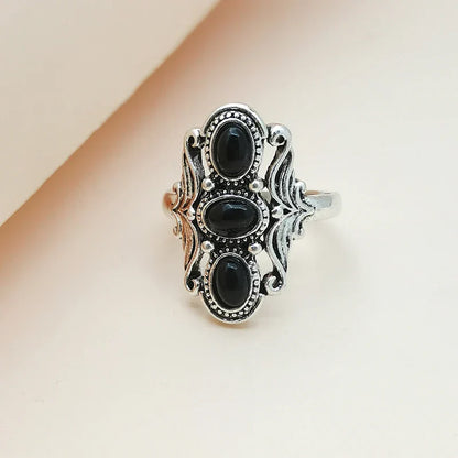 Tutaru - Women's Black Gemstone Simple Ring